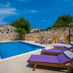 Luxury On Spacious Private 빌라 Rakalj