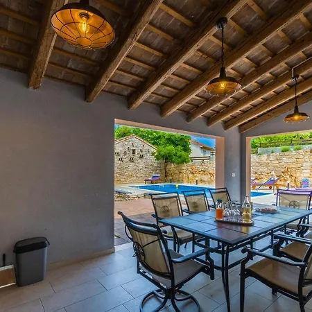 Luxury On Spacious Private Villa