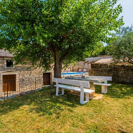 Luxury On Spacious Private Rakalj