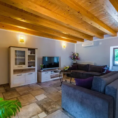 Luxury On Spacious Private Villa Rakalj