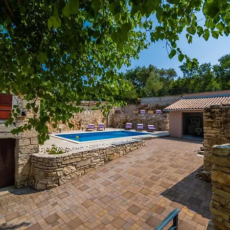 Luxury On Spacious Private Willa