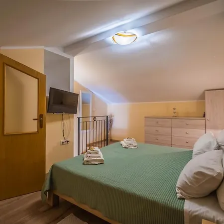 Luxury On Spacious Private Rakalj