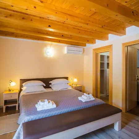 Luxury On Spacious Private Willa Rakalj