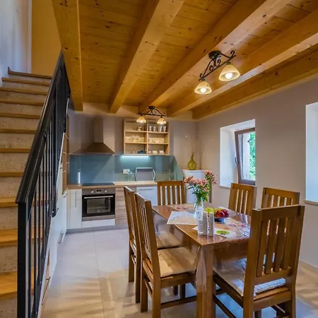 Luxury On Spacious Private Rakalj