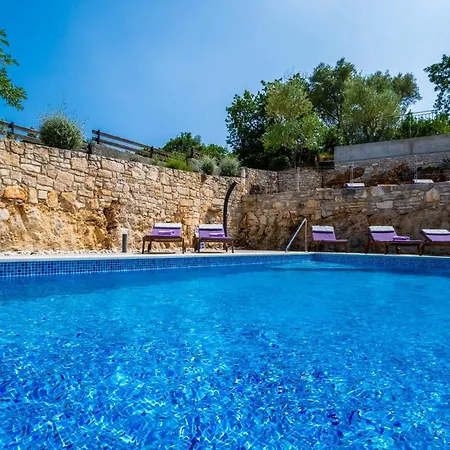 Luxury On Spacious Private Villa Rakalj