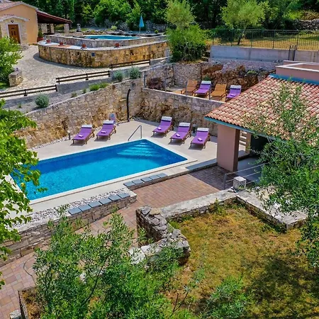 Luxury On Spacious Private Villa