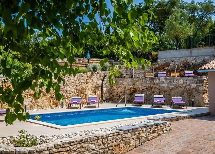 Luxury On Spacious Private Rakalj
