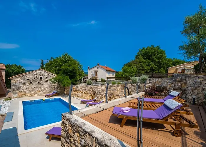 Luxury On Spacious Private Rakalj