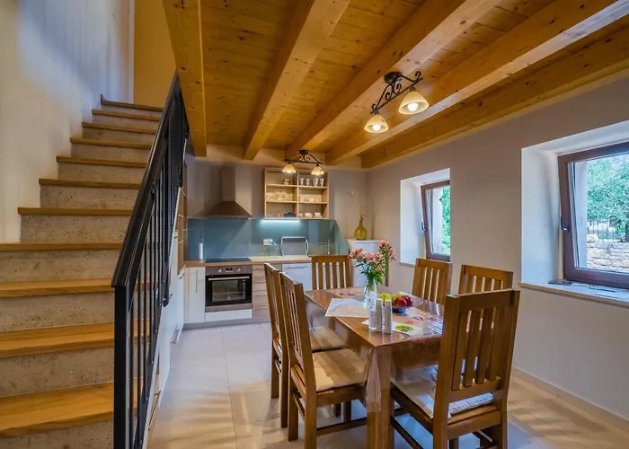 Luxury On Spacious Private Rakalj