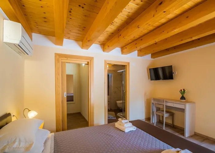 Luxury On Spacious Private Rakalj