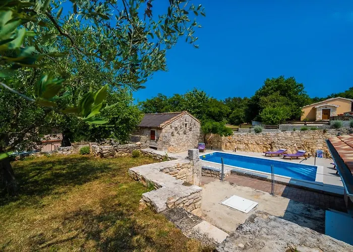 Luxury On Spacious Private Rakalj