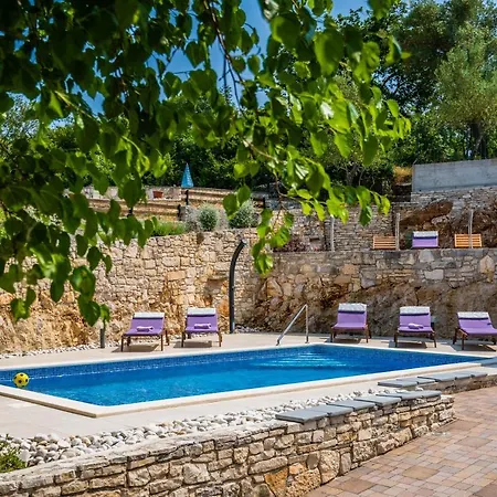 Luxury On Spacious Private Rakalj