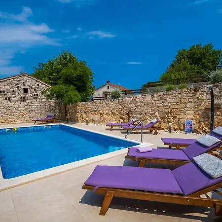 Luxury On Spacious Private Вилла Rakalj