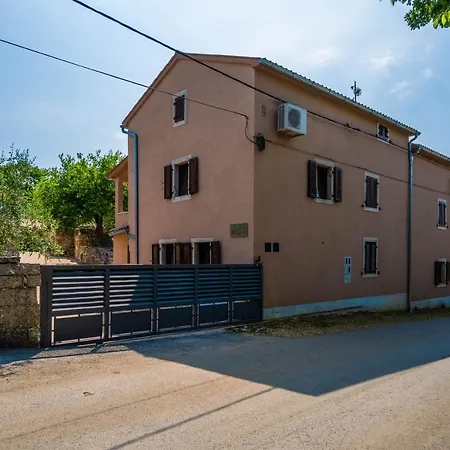 Luxury On Spacious Private * Rakalj