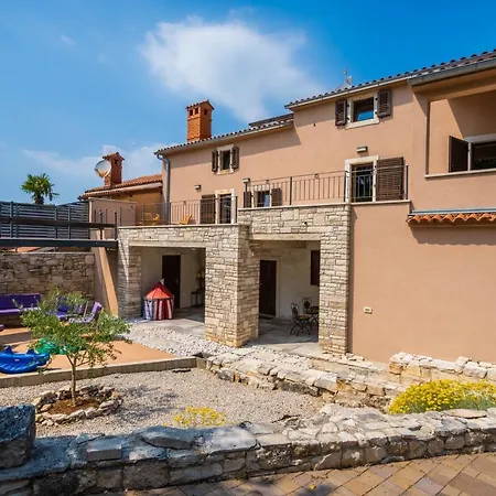 Luxury On Spacious Private Vila