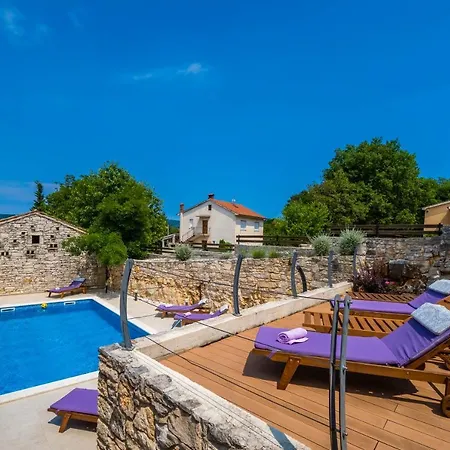 Luxury On Spacious Private Rakalj