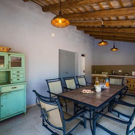 Вилла Luxury On Spacious Private Rakalj
