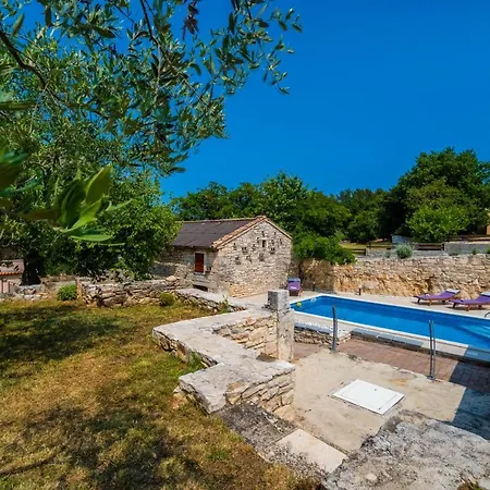 Luxury On Spacious Private Rakalj