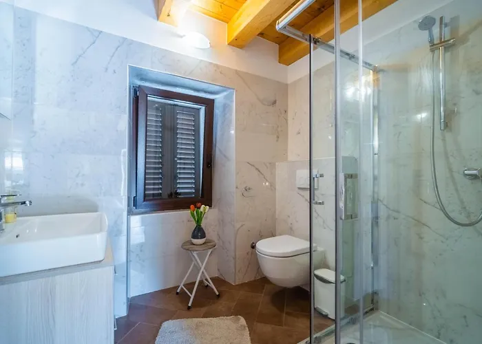 Luxury On Spacious Private
