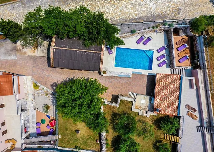 Luxury On Spacious Private Villa