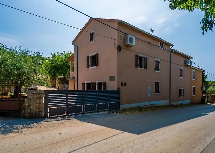 Luxury On Spacious Private * Rakalj