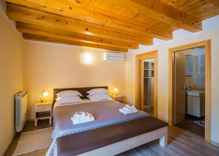 Luxury On Spacious Private Villa Rakalj