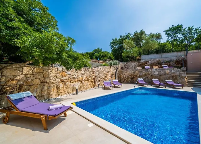 Luxury On Spacious Private Villa