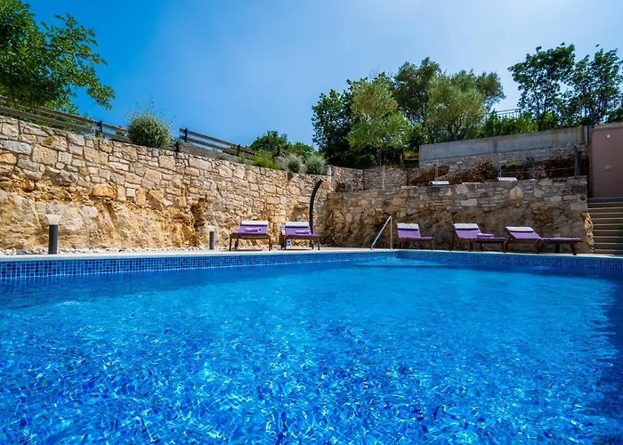 Luxury On Spacious Private Villa Rakalj